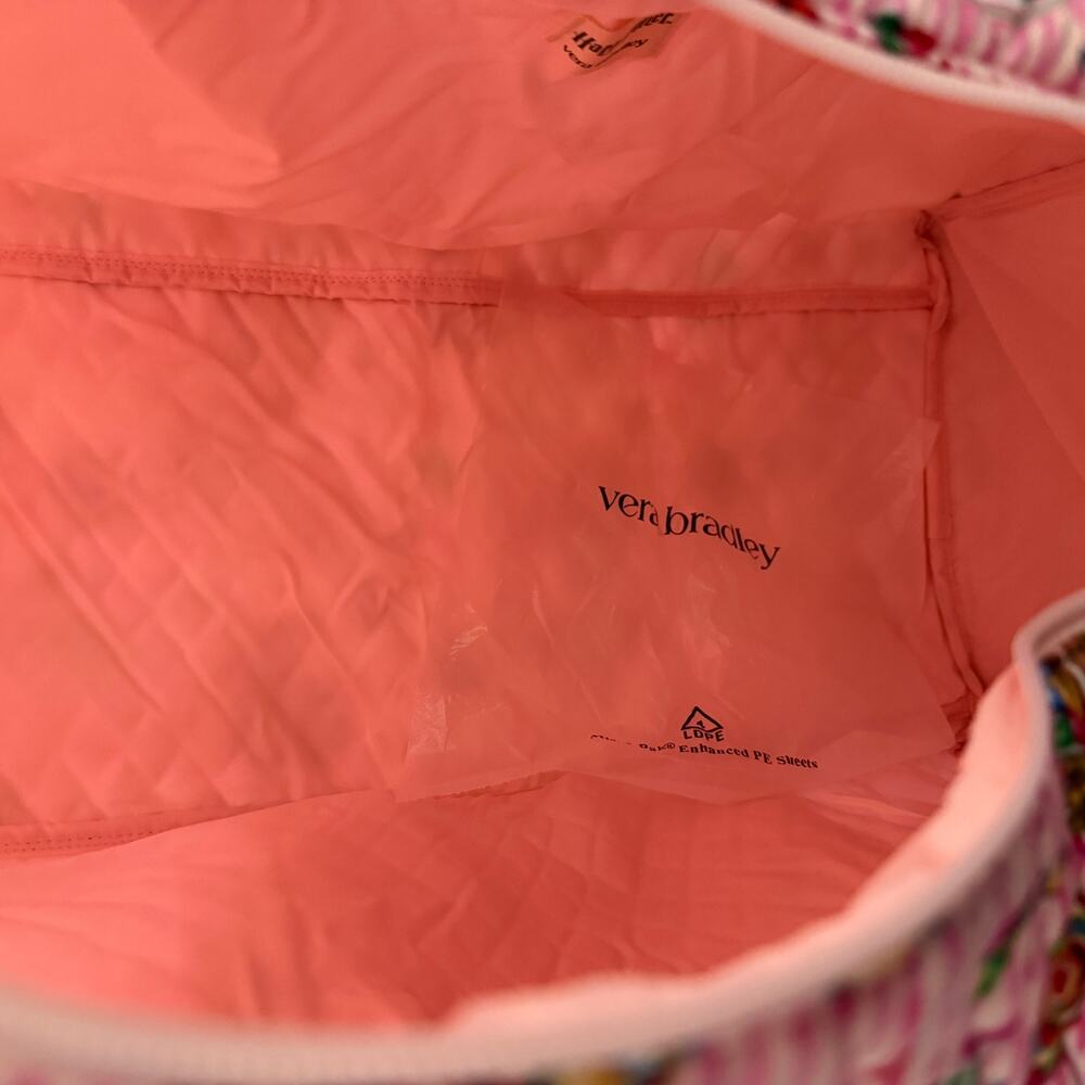 Vera Bradley Harry Potter Honeydukes Duffel Bag Travel Weekend Candy Pink - Picture 9 of 13